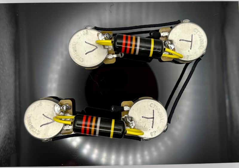Gibson Les Paul 50s style wiring harness with new Bumblebee 0.022uF paper in oil capacitors and matched set CTS split long shaft 550k pots 5% +/- tolerance image 1