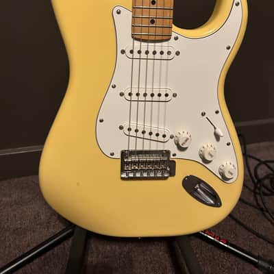 Fender Player Stratocaster with Maple Fretboard 2018 - 2024 - Buttercream image 2