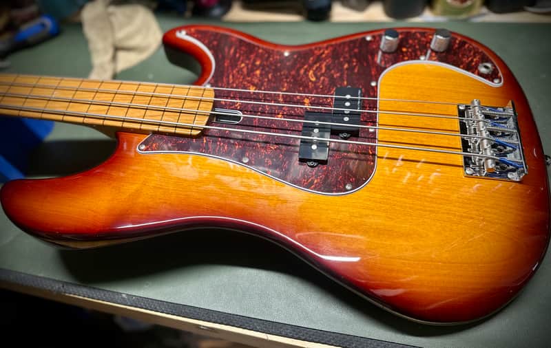 Sire Marcus Miller P5 FRETLESS 4String 2021 - Present - Tobacco Sunburst image 1