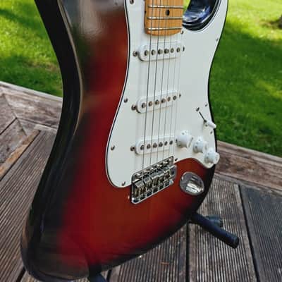 Fender Stratocaster 2003 - 3-Tone Sunburst / Maple Neck image 5