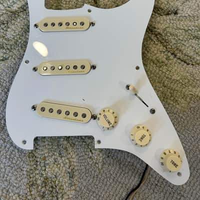 Fender Noiseless Stratocaster Loaded Pickguard image 1
