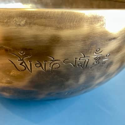 12.5” Hammered Bronze Etched Tibetan Tiger’s Eye Full Moon Singing Bowl w/ Striker image 4