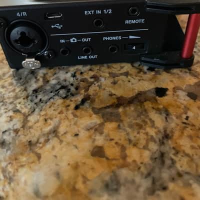 TASCAM DR-70D 4-Channel Audio Recorder for DSLR Cameras 2014 - Present - Black image 2