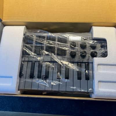 Akai MPK Mini MK3 Gray + Decksaver Cover image 5