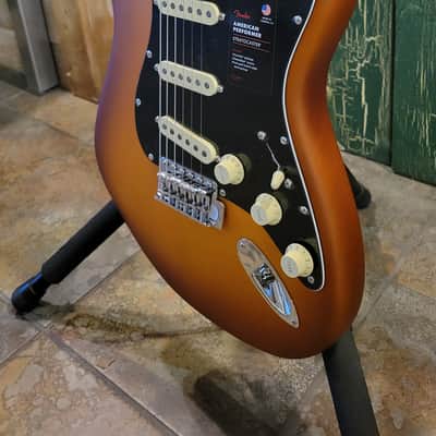 Fender Limited-Edition American Performer Stratocaster Spruce Satin Honey Burst w Deluxe Gig Bag image 4