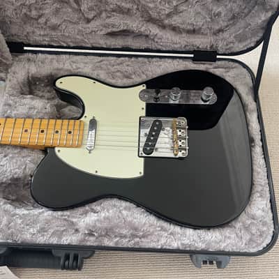 Fender American Professional II Telecaster with Maple Fretboard 2020 - Black image 3