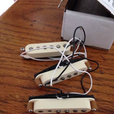 Fender Stratocaster Vintage-syle single-coil pickups w/ Staggered pole pieces, alnico mags, and aged covers image 2