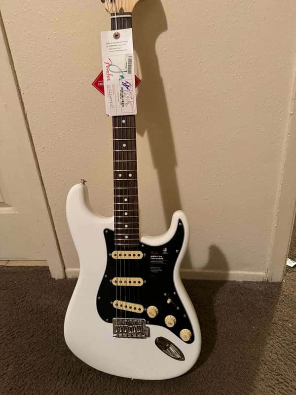 Fender American Performer Stratocaster with Rosewood Fretboard 2018 - Present - Arctic White