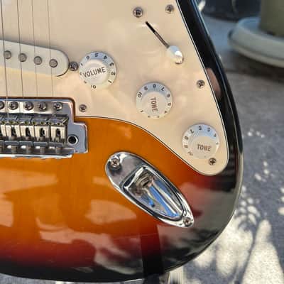 Fender Standard Stratocaster with Rosewood Fretboard 2003 - Brown Sunburst image 5