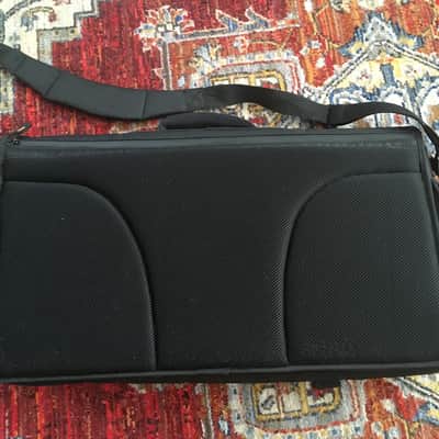 Gator GCLUBCONTROL28 G-CLUB 28" DJ Controller Messenger Bag 2020s - Black image 2