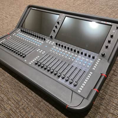 Allen & Heath Avantis 64 Channel Digital Mixing Console 2019 - Present - Black image 3