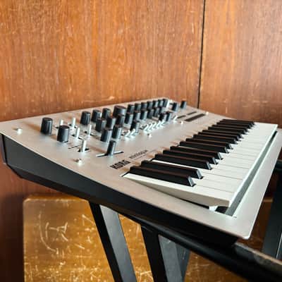 Korg Minilogue 4-Voice Polyphonic Analog Synthesizer w/ bag image 4