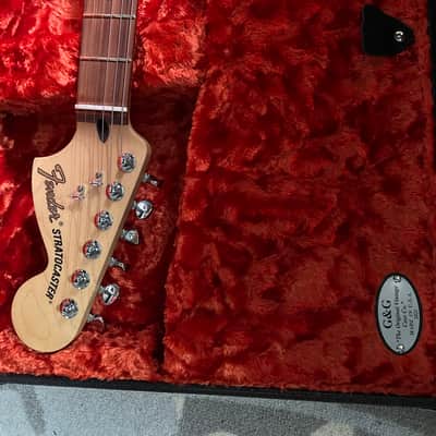 Fender Deluxe Stratocaster HSS 2020 Candy Apple Red with Hard Case image 19