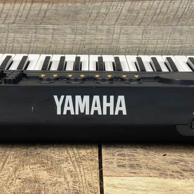 Yamaha YS200 FM 61 Key Synthesizer 1988 W/fitted gig bag - Black image 13