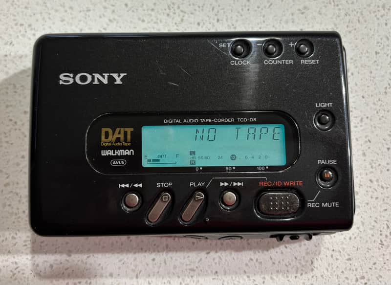 Sony DAT Walkman TCD-D8 1995 - Black image 1