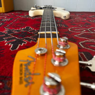Mojo Dojo – Olympic White Precision Bass – AV II Neck – Custom Shop Pickup – PLEK + Pro Setup – Excellent Player image 12