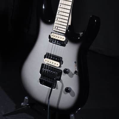 Jackson Pro Dinky Dk2M Silverburst Guitar W/Gig Bag Mxj1403383 image 5