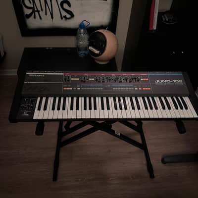 Roland Juno-106 61-Key Programmable Polyphonic Synthesizer 1984 - 1985