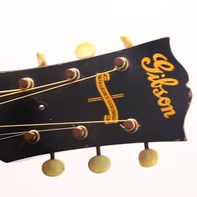 Gibson J-45 "Banner Logo" 1944 with maple back and sides - war years, character and the unmistakable Gibson slope-shoulder sound image 7