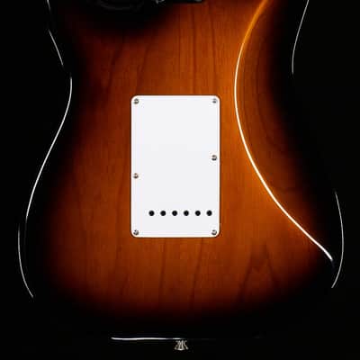 Fender 70th Anniversary American Vintage II 1954 Stratocaster 2-Color Sunburst (906) image 4
