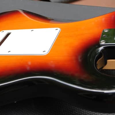 2001 Fender American Stratocaster Left-Handed with Rosewood Fretboard 3-Color Sunburst image 13