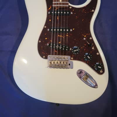 Fender American Standard Stratocaster with Rosewood Fretboard 2008 - 2016 - Olympic White image 3