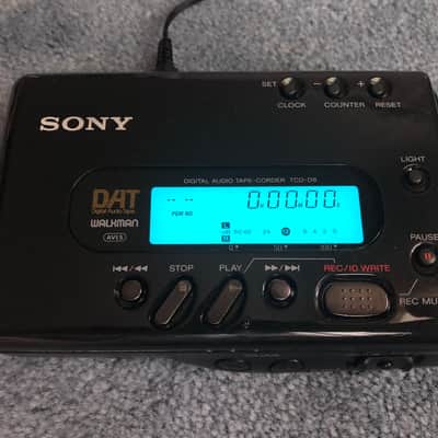 Sony DAT Walkman TCD-D8 Portable Recorder w/ Case & Power Supply image 4