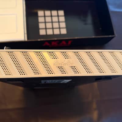 Akai MPC Live II Standalone Sampler / Sequencer Retro Edition 2020 - Present - Grey image 7