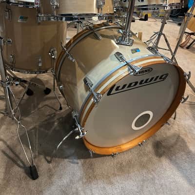 Ludwig No. 989 Big Beat Outfit 8x12 / 9x13 / 16x16 / 14x22" Drum Set (3-Ply) with Pointed Blue/Olive Badges 1973 - 1976 - Maple Cortex image 1