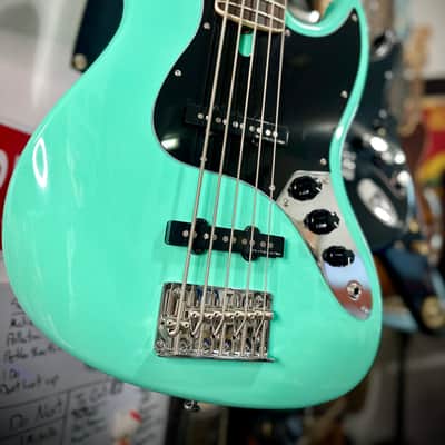 Sire Marcus Miller V5R 5-String 2022 - Present - Mild Green image 2