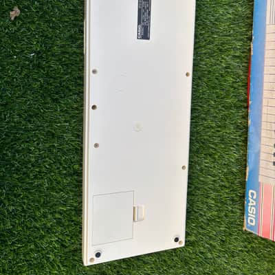 Casio PT-90 32-Key Mini Synthesizer 1980s - White image 5