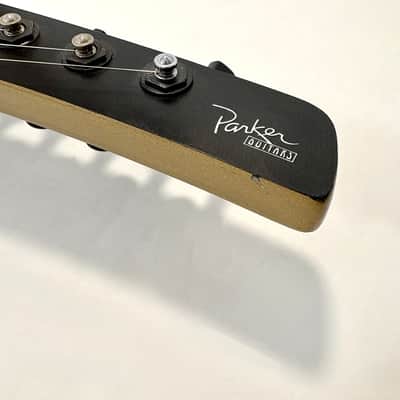 Parker Fly Deluxe Vibrato 1997 Antique Gold image 3