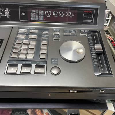 Technics SL-P1200 CD Player TESTED WORKS AND SOUNDS GREAT NO REMOTE image 5