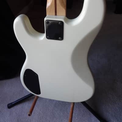 Fender Vintage Duff McKagan Jazz Bass 1980s white (Not re-issue) image 5