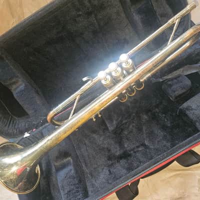 Reynolds Medalist Trumpet, USA, Brass with 7C mouthpiece, case, good condition image 7