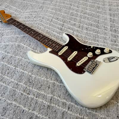 Fender American Ultra Stratocaster 2019 - Arctic White Pearl image 6