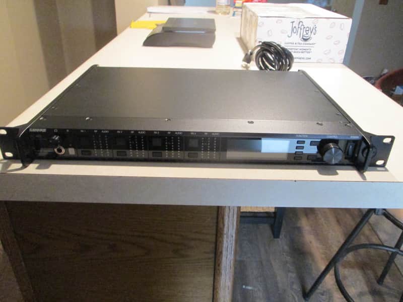 Shure AD4Q-US Axient Digital Four-Channel Wireless Receiver (A: 470 to 636 MHz) image 1