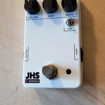 JHS 3 series chorus 2024 - white image 1