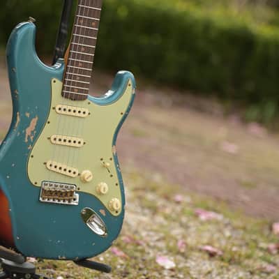 Fender Custom Shop '61 Strat® Heavy Relic®, Rosewood Fingerboard - Aged Ocean Turquoise over 3-Color Sunburst(2) image 3