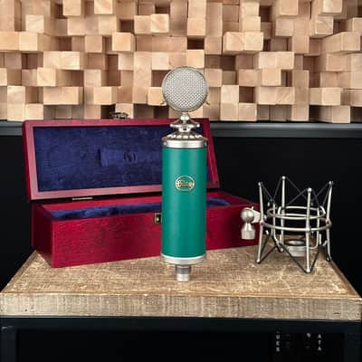 Blue Kiwi Large Diaphragm Multipattern Condenser Microphone. Great shape! image 1