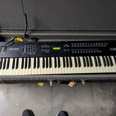 Alesis QS7