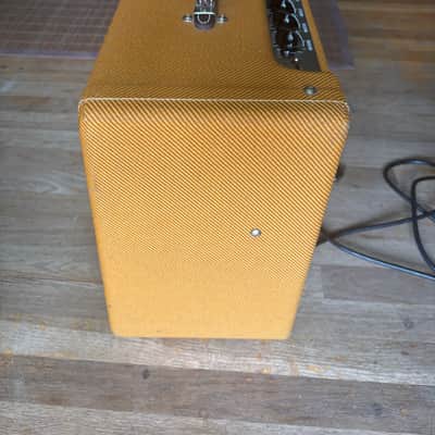 Fender Blues Junior Lacquered Tweed 15-Watt 1x12" Guitar Combo 2016 - Present - Lacquered Tweed image 5