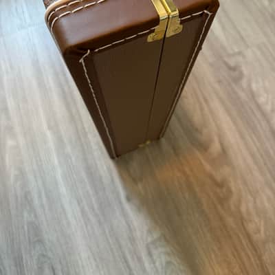 099-1015-522 Fender Classic Series 5 Guitar Case Stand, Brown image 11