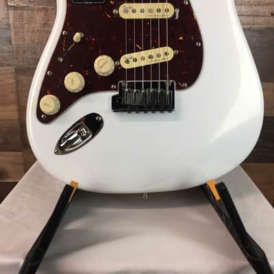 Fender American Ultra Strat LEFTY Arctic Pearl, Hard Case, Free Ship, 357 image 8