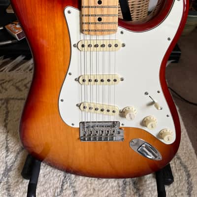 Fender American Professional Stratocaster with Maple Fretboard 2017 - 2019 - Sienna Sunburst image 4