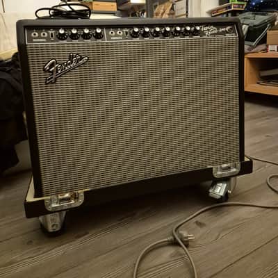 Fender '65 Twin Reverb Reissue 85-Watt 2x12" Guitar Combo 1991 - Present - Black image 4