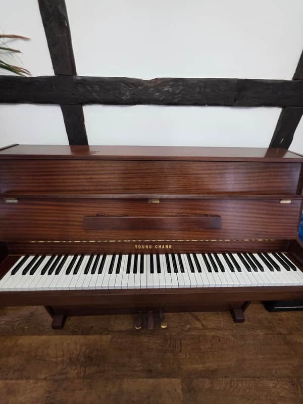 Young Chang Young Chang U-109 Upright Piano Mahogany 1988-1991 - Mahogony image 1