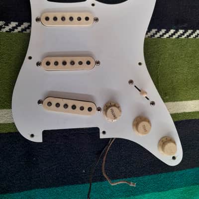 Fender Stratocaster Pick Up Assembly 1957 - White image 1
