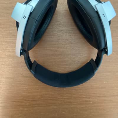 Sennheiser HD 800 Headphones image 9