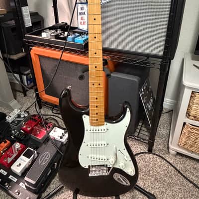 Fender Player Stratocaster with Maple Fretboard 2018 - 2024 Black image 3